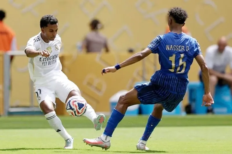 Rodrygo (trái) có thể tạo bước đột phá cho Arsenal