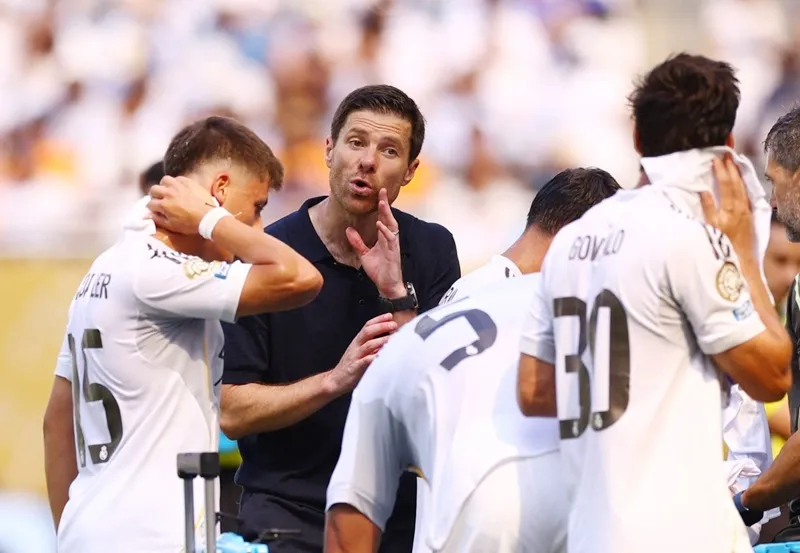 HLV Xabi Alonso mong chờ ngày Real Madrid so tài với nhà vô địch châu Âu Paris Saint-Germain.