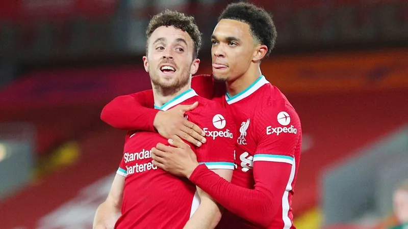 Alexander-Arnold đã thi đấu cùng Jota trong nhiều năm tại Liverpool. Trent Alexander-Arnold.jpg