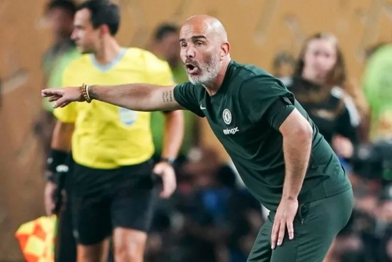 HLV Enzo Maresca của Chelsea gạt bỏ lo ngại về việc phải thi đấu trong điều kiện nóng bức và ẩm ướt.