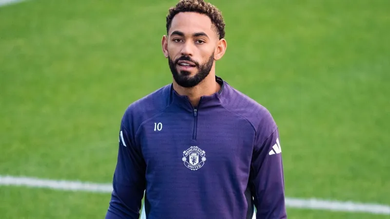 Tiền đạo tân binh Matheus Cunha mặc áo tập có số 10 khi Man.United hội quân vào thứ Hai.
