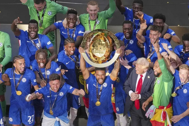 Chelsea thắng 3-0 trước Paris Saint-Germain giành danh hiệu FIFA Club World Cup phiên bản mở rộng đầu tiên. FIFA Club World Cup.jpg