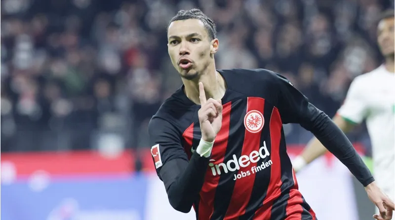 Newcastle gửi đề nghị kỷ lục CLB trị giá 69,5 triệu bảng cho Hugo Ekitike của Eintracht Frankfurt.