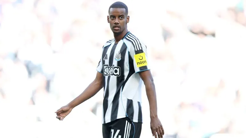 Alexander Isak vắng mặt trong trận giao hữu thua Celtic 0-4 là do có tin đồn sẽ rời Newcastle.