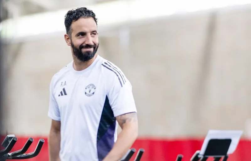 HLV Ruben Amorim thừa nhận Man.United còn thiếu tốc độ ở trận hòa Leeds United 0-0. Ruben Amorim1.jpg