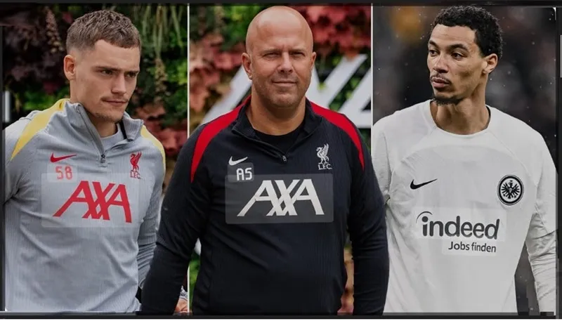 HLV Arne Slot (giữa) cùng 2 tân binh đến từ Bundesliga, Florian Wirtz và Hugo Ekitike