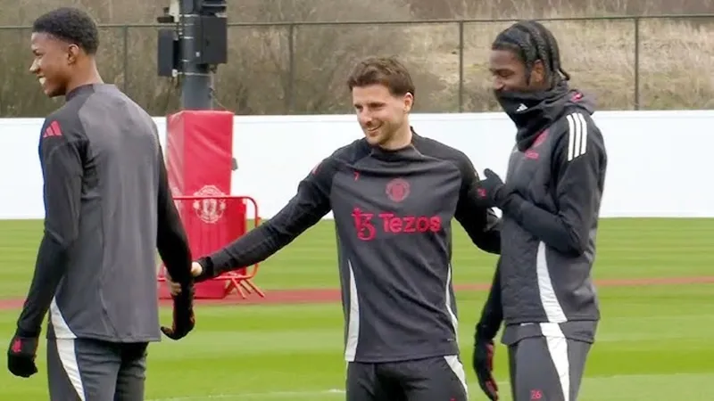 Mason Mount và đồng đội ở Man.United thoải mái trong các buổi tập trên đất Mỹ. Mason Mount.jpg