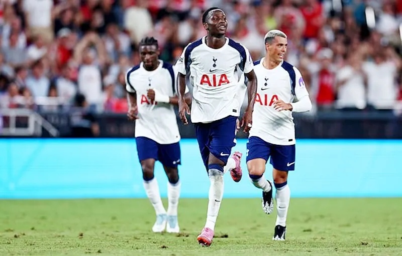 Pape Matar Sarr ấn định chiến thắng trận derby Bắc London đầu tiên bên ngoài Vương quốc Anh. Pape Matar Sarr.jpg