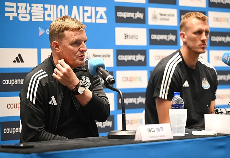 HLV Eddie Howe nói về Alexander Isak trong cuộc họp báo vào sáng thứ Bảy tại Hàn Quốc. 