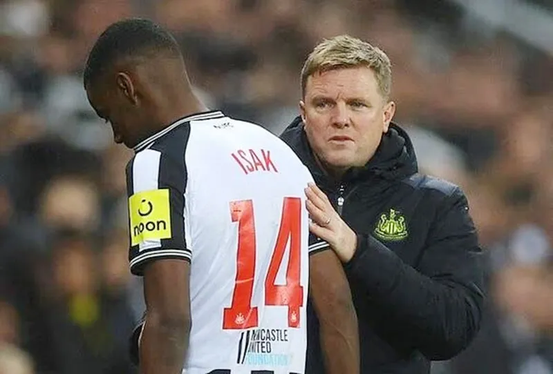 HLV Eddie Howe hy vọng có thể giữ chân được Alexander Isak. Liverpool.jpg