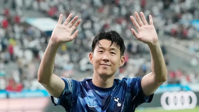 Son Heung-min tuyên bố vào thứ Bảy sẽ rời Tottenham Hotspur sau một thập niên.