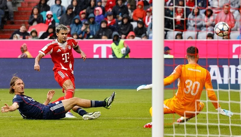 HLV Vincent Kompany tin tưởng Luis Diaz sẽ mang đến luồng sinh khí sáng tạo cho hàng công Bayern Munich. Bayern Munich.jpg