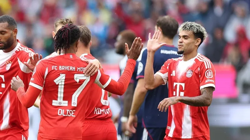 Luis Diaz ra mắt Bayern Munich trong chiến thắng 2-1 trước Lyon tại Allianz Arena.