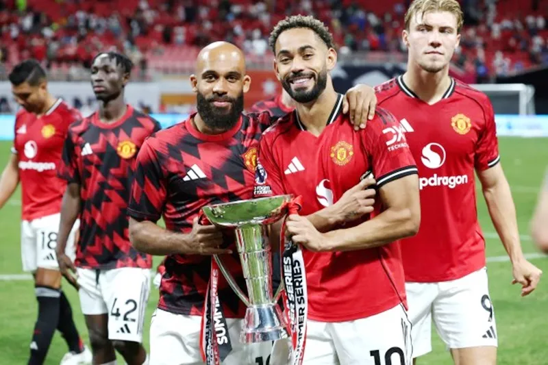 Man.United chi 133 triệu bảng cho tiền đạo Matheus Cunha (giữa) và Bryan Mbeumo (trái). 43cdab00-3021-4e9d-86e1-348d6e031e9b.jpg
