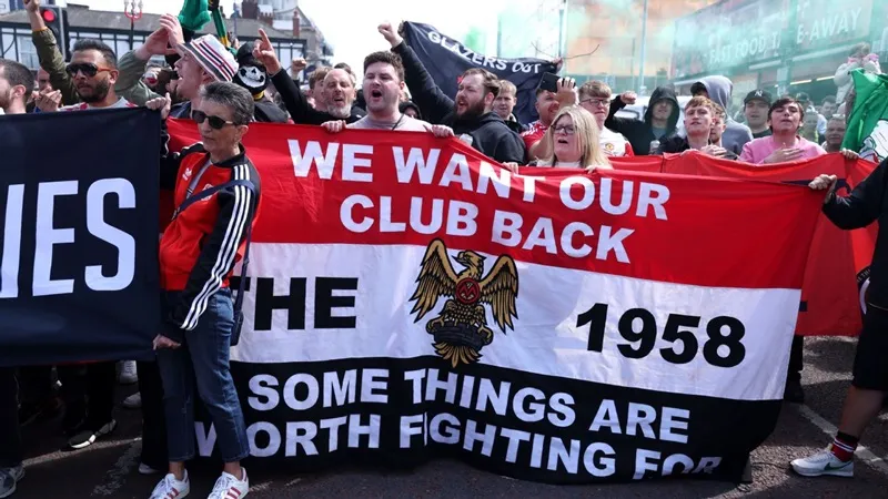 Nhóm 1958 sẽ biểu tình trước trận mở màn Ngoại hạng Anh tiếp đón Arsenal tại Old Trafford. Jim Ratcliffe.jpg