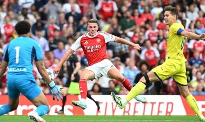 Viktor Gyokeres ra mắt kém ấn tượng và Arsenal nhận thất bại 2-3 trước Villarreal.