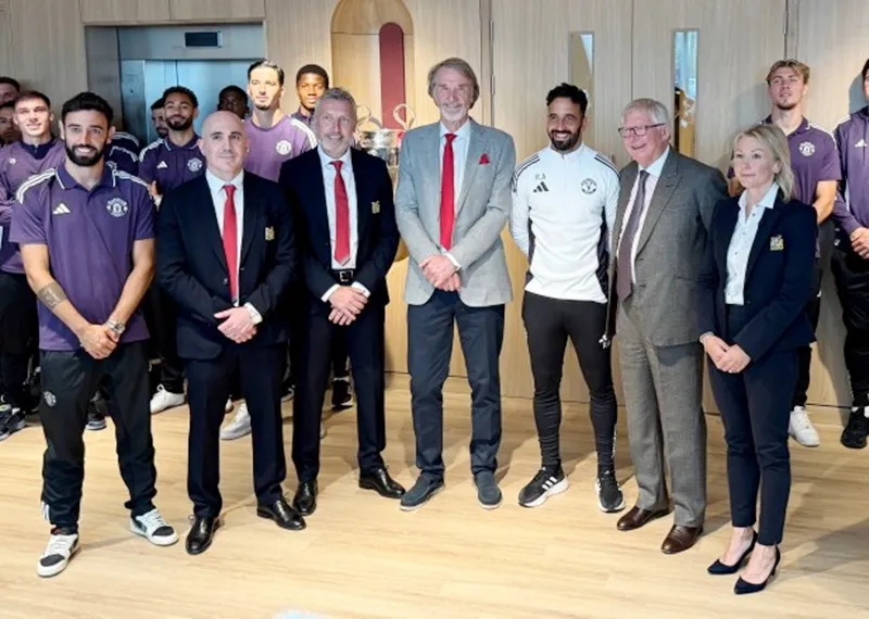 Man.United “tưng bừng khai trương trung tâm huấn luyện mới trị giá 50 triệu bảng.