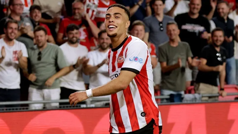 Sergino Dest tỏa sáng giúp PSV Eindhoven thắng 6-1 trên sân nhà trước Sparta Rotterdam.