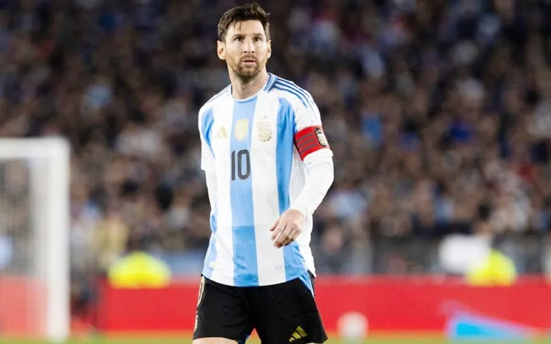 HLV Lionel Scaloni điền tên đội trưởng Lionel Messi vào danh sách 2 trận đấu cuối vòng loại World Cup 2026.