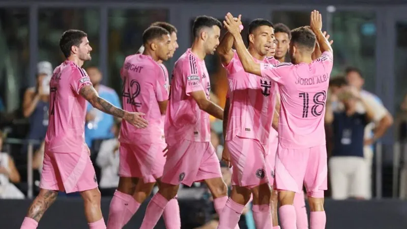 Luis Suarez tỏa sáng đưa Inter Miami tiến vào bán kết Leagues Cup.