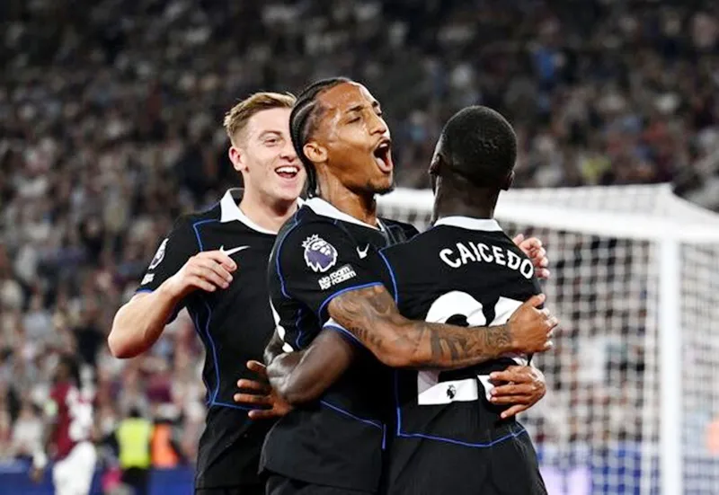 Chelsea tiếp thêm nỗi đau đầu mùa giải cho chủ nhà West Ham bằng trận thua tan nát 1-5.