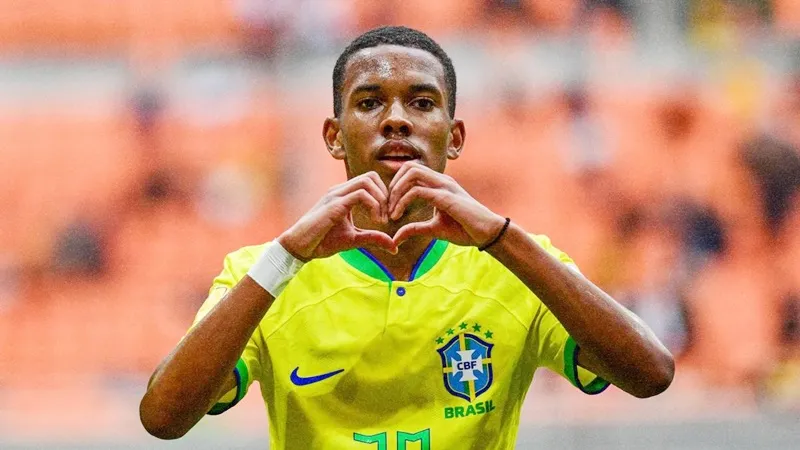 Nhiều ngôi sao tấn công vắng mặt là cơ hội Estevao thể hiện với HLV Carlo Ancelotti.