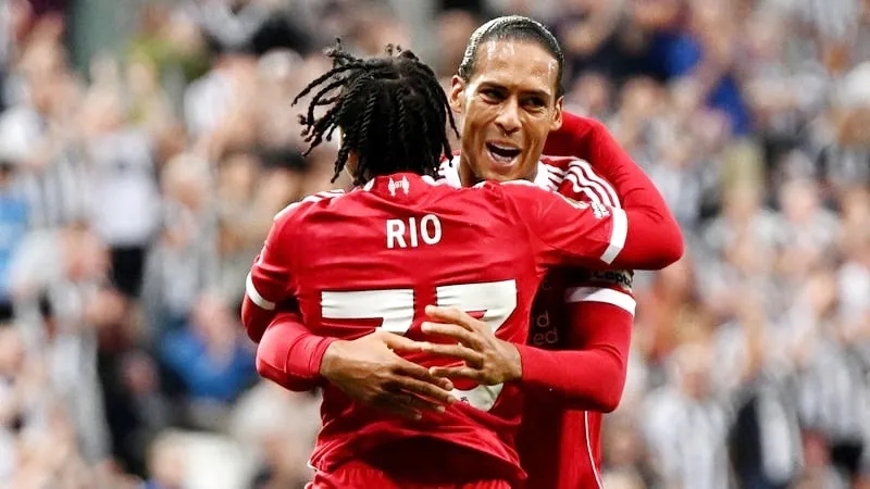 Virgil van Dijk ấn tượng với màn ra mắt Ngoại hạng Anh của Rio Ngumoha tại Liverpool.