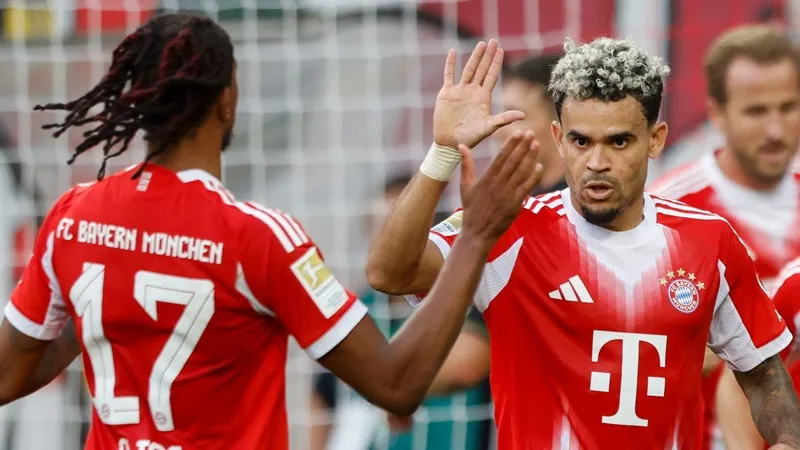 Luis Diaz tiếp tục ghi bàn nhưng Bayern Munich nhọc nhằn bảo vệ chiến thắng 3-2 tại Augsburg.