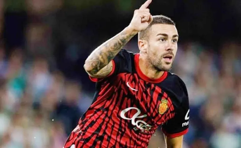 Mallorca ra án phạt nặng với tiền vệ Dani Rodriguez.