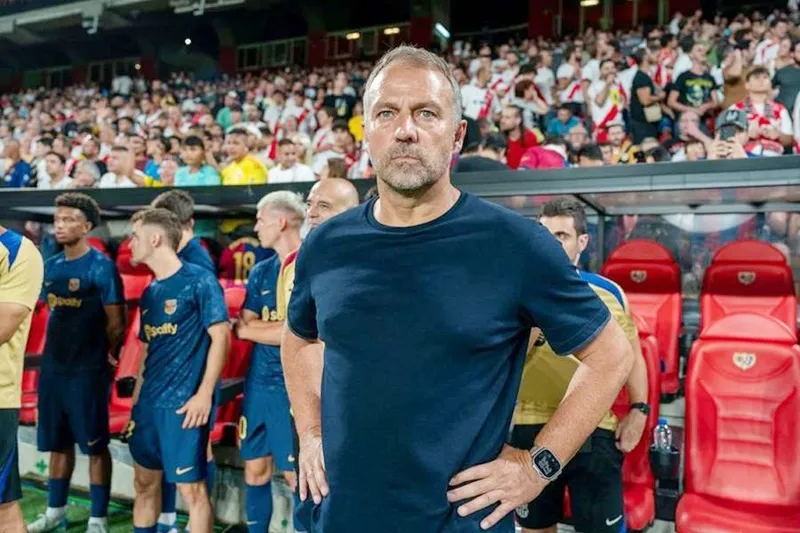 Thầy trò HLV Hansi Flick tiếp tục phải chờ ngày trở lại sân Spotify Camp Nou mới cải tổ.