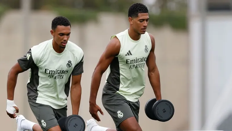 Jude Bellingham trở lại tập luyện cùng Real Madrid lần đầu tiên kể từ sau ca phẫu thuật vai. 