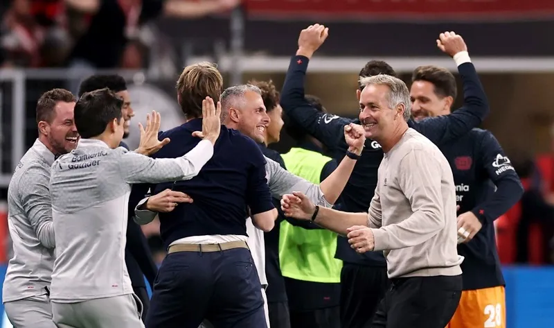 HLV Kasper Hjulmand khởi đầu thuận lợi khi Leverkusen đánh bại Eintracht Frankfurt 3-1.