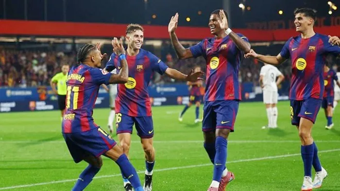 Barcelona mạnh mẽ đè bẹp Valencia 6-0 để trở lại ngôi nhì bảng La Liga.