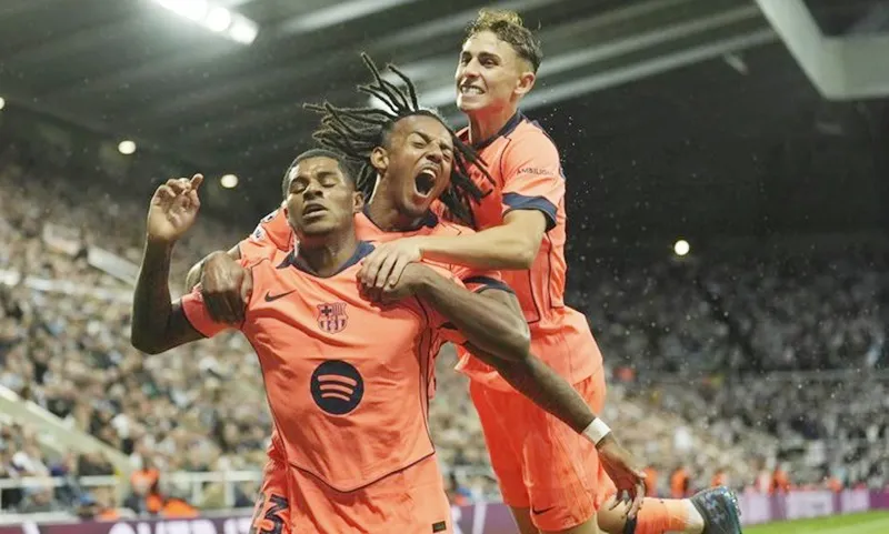 Marcus Rashford ghi hai bàn giúp Barcelona giành chiến thắng 2-1 trên sân Newcastle.