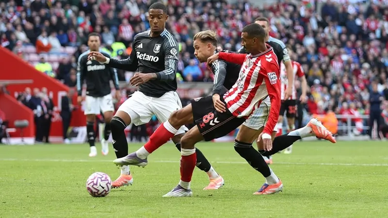 Wilson Isidor (8) gỡ hòa 1-1 cho chủ nhà Sunderland