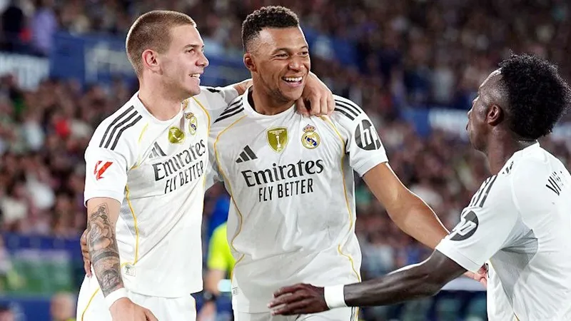 Kylian Mbappe lập cú đúp cho Real Madrid trong chiến thắng 4-1 tại Levante.
