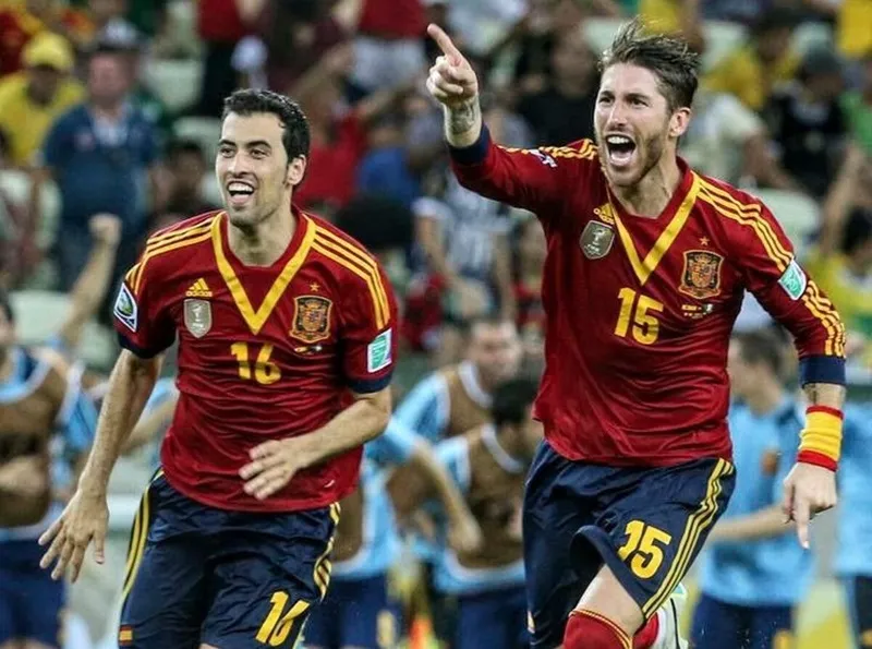 Sergio Ramos và Sergio Busquets sát cánh cùng nhau trong giai đoạn thành công nhất lịch sử đội tuyển Tây Ban Nha.