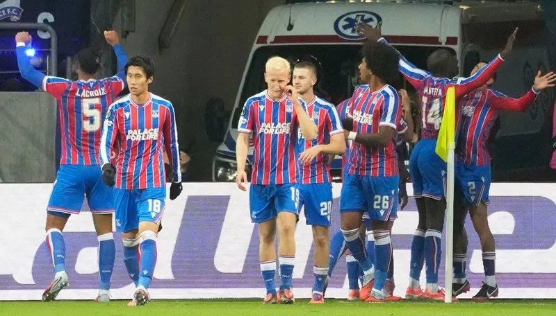 Crystal Palace dễ dàng giành đánh bại Dynamo Kyiv 2-0 trong trận mở màn UEFA Conference League.