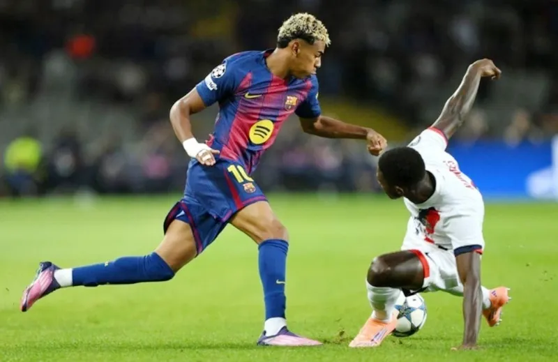 Lamine Yamal bẻ lưng hậu vệ là chuyện ‘cơm bữa’ ở Barcelona