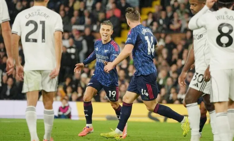 Leandro Trossard ghi bàn thắng đầu tiên của anh tại giải Ngoại hạng Anh sau gần 6 tháng.