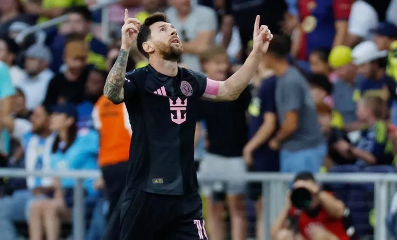 Lionel Messi lần đầu tiên giành được danh hiệu Chiếc giày vàng MLS.