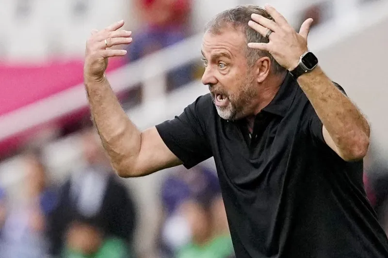 HLV Hansi Flick cho biết cách cư xử của ông đã thay đổi kể từ khi đến Barcelona.