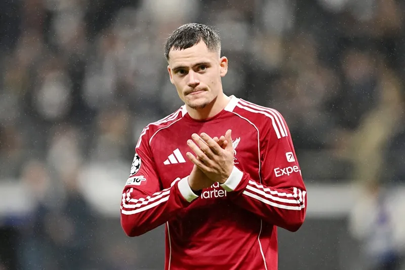 Florian Wirtz có 2 pha kiến tạo giúp Liverpool thắng 5-1 trên sân Eintracht Frankfurt.