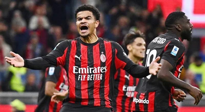 Zachary Athekame ghi bàn đầu tiên trong màu áo AC Milan gỡ hòa 2-2 trước đội khách bét bảng Pisa.