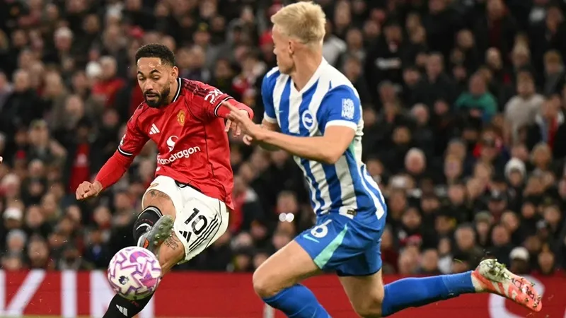 Matheus Cunha (trái) mở tỷ số cho Man United từ phút 14