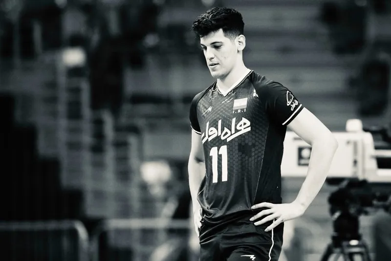 Ngôi sao bóng chuyền nam hàng đầu của Iran là Saber Kazemi đã qua đời.