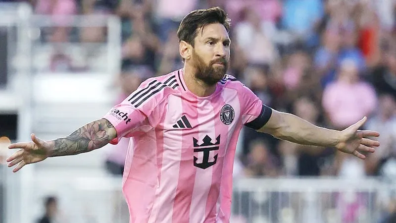 Lionel Messi tỏa sáng giúp Inter Miami thắng Nashville SC 3-1 ở trận đầu tiên của loạt trận play-off MLS 2025.
