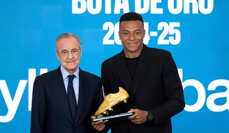 Kylian Mbappe lần đầu tiên nhận giải Giày Vàng châu Âu cho mùa giải 2024-2025.