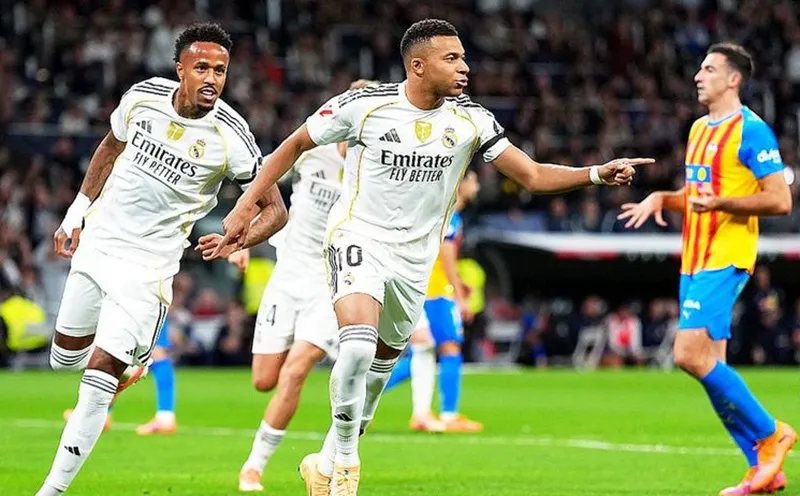 Kylian Mbappe ghi cú đúp giúp Real Madrid giành chiến thắng 4-0 trước Valencia.