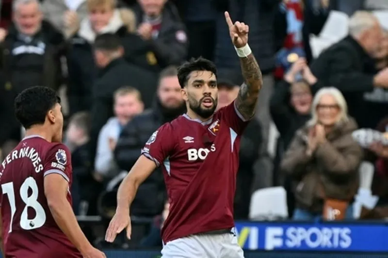 Lucas Paqueta ăn mừng bàn thắng của West Ham